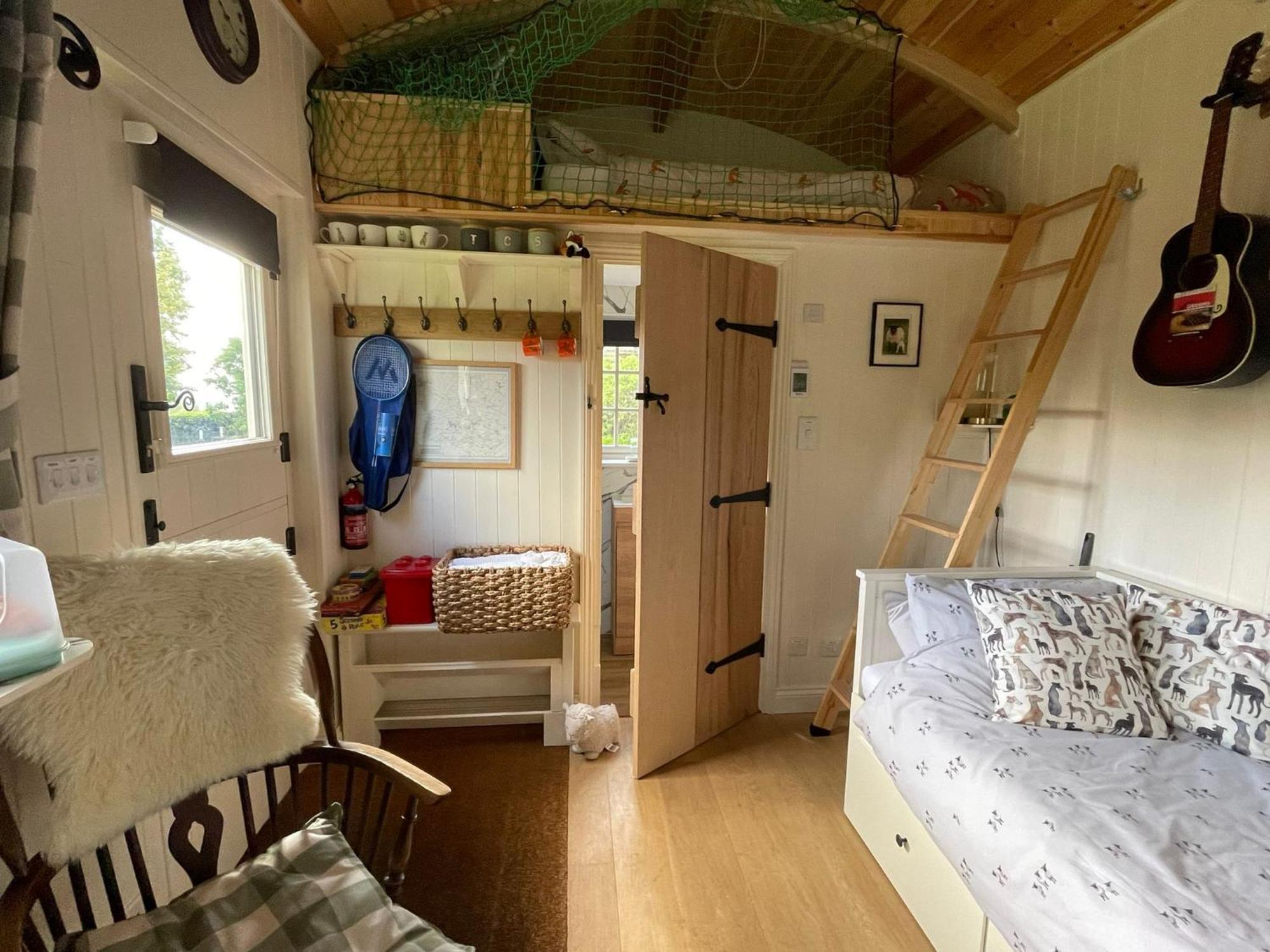 Beautiful Shepherd'S Hut - Lois Weedon Weston  Εξωτερικό φωτογραφία